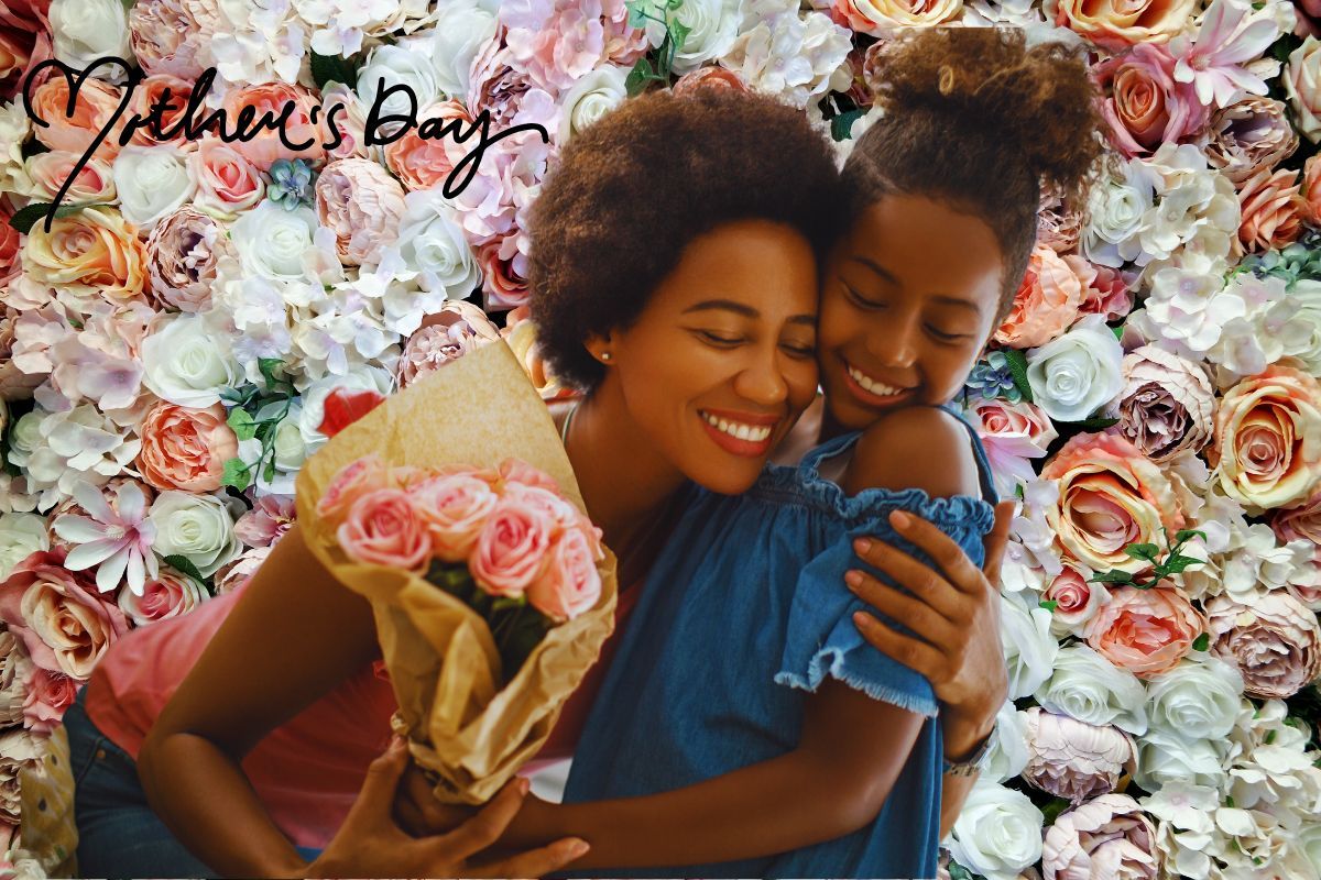 Votre mère adore les fleurs, et vous êtes en retard pour votre cadeau de fête des mères ? Voici comment fabriquer une déco murale en papier DIY pour elle