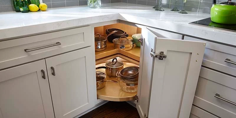 Armoire d'angle avec tirroir rétractable