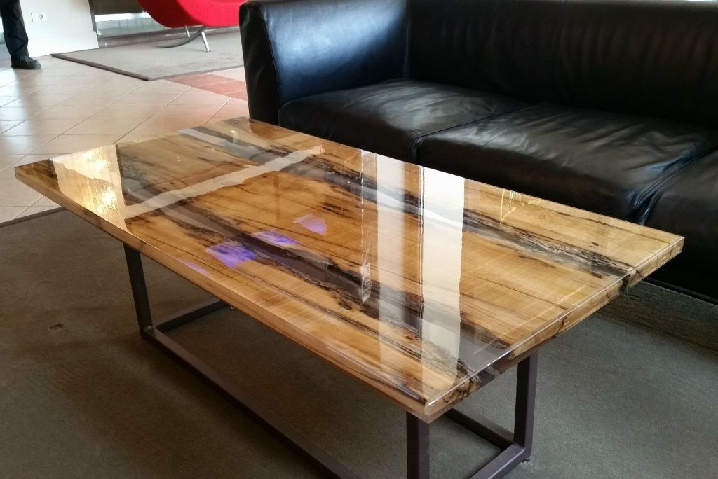 Exemple table en bois epoxy