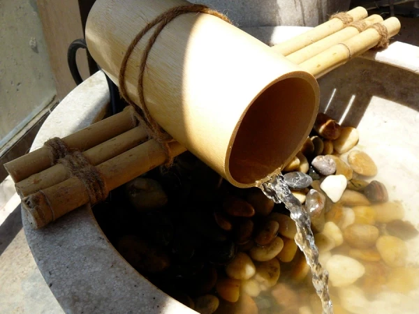 Fontaine bambou eau