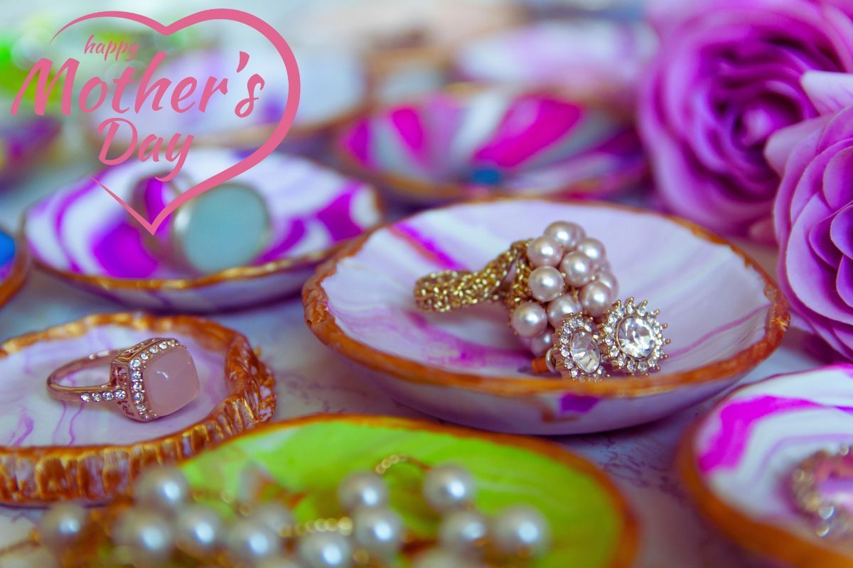 5 idées géniales pour fabriquer vos bijoux pour la fête des mères : trouvez une idée de bijou DIY à fabriquer pour votre maman