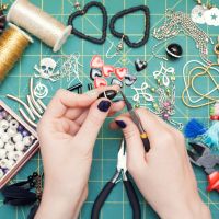 Comment fabriquer des boucles d’oreilles pendantes à partir de résine ?