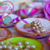 5 idées géniales pour fabriquer vos bijoux pour la fête des mères : trouvez une idée de bijou DIY à fabriquer pour votre maman