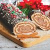 Découvrez comment faire une bûche au tiramisu de Noël qui éblouira vos convives et complètera votre menu pour les fêtes