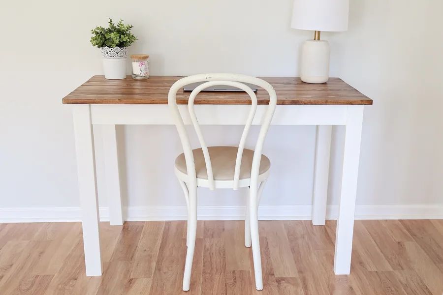 Comment fabriquer vous-même un bureau de travail en bois pour moins de 45 euros ?