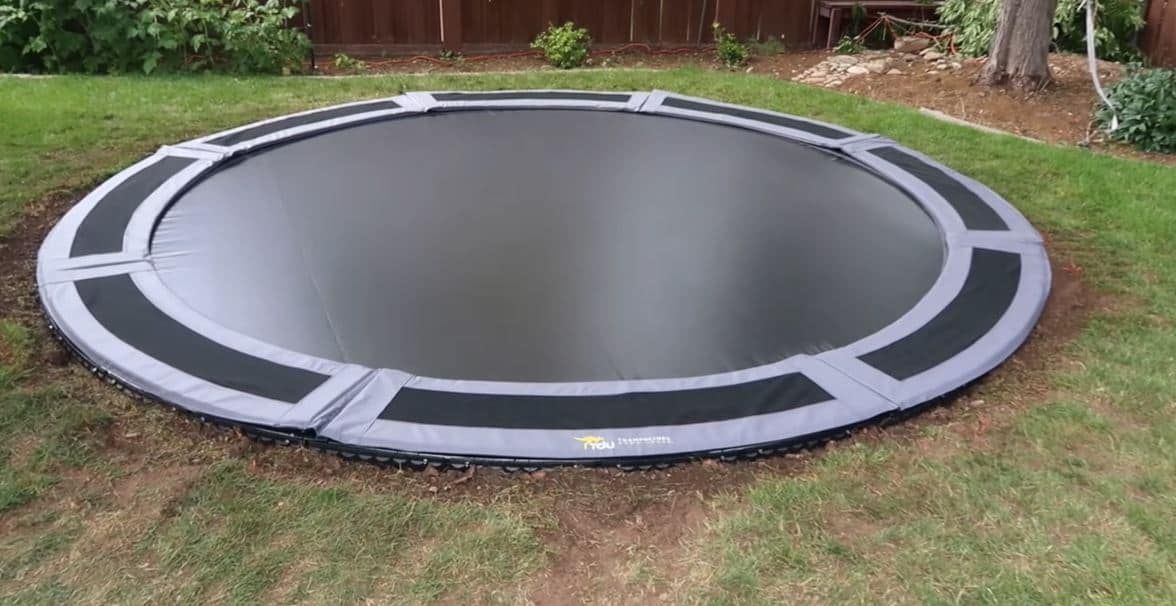 Comment fabriquer et installer un trampoline encastré dans votre jardin ?