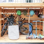 Abri pour vélo en bois clair