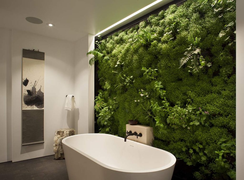 Mur végétal salle de bain